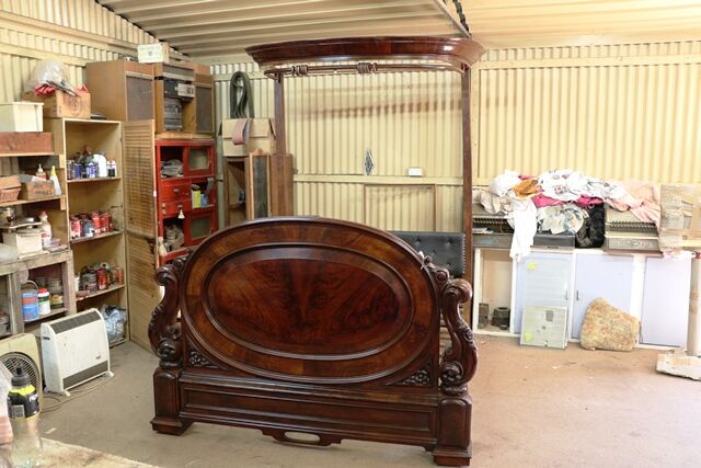 Stunning Victorian Flame Mahogany Halftester Queen Size Bed 