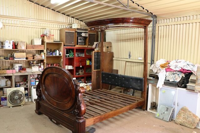 Stunning Victorian Flame Mahogany Halftester Queen Size Bed 