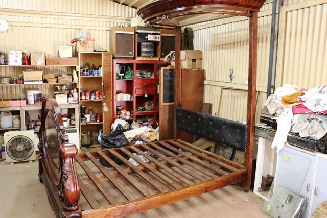 Stunning Victorian Flame Mahogany Halftester Queen Size Bed 
