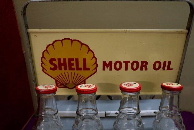 Superb Shell X100 Motor Oil 8 Bottle Rack 