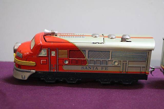 TN Japan lithographed Tin Santa Fe Diesel Battery Cable Train With Headlight 