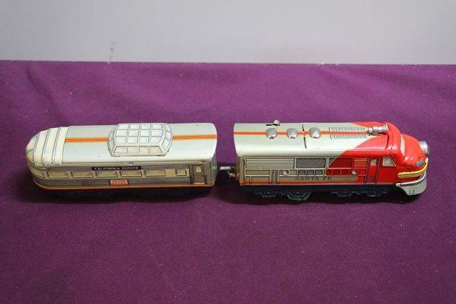 TN Japan lithographed Tin Santa Fe Diesel Battery Cable Train With Headlight 