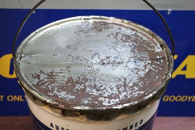 Vintage Ampol 45lbs Medium Grease Drum