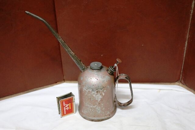 Vintage Aust  Rega one pint Button Pump Oiler