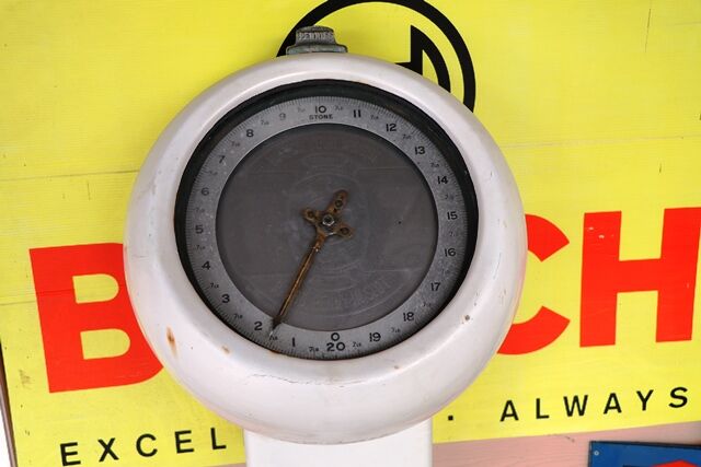Vintage Avery Penny in the Slot Weighing Scales 