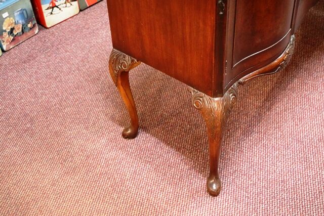 Vintage C20th Walnut Queen Ann Style Sideboard 
