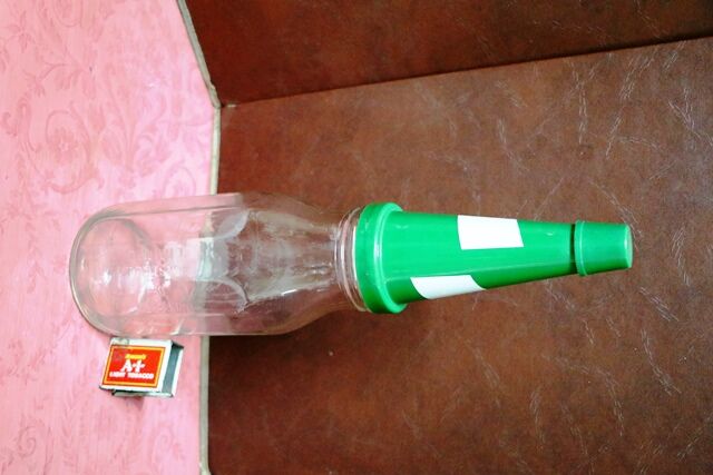 Vintage Castrol Embossed Z Quart Plastic L Top