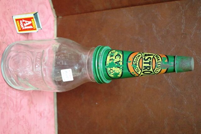 Vintage Castrol Wakefield Embossed Bow Tie Quart Oil Bottle