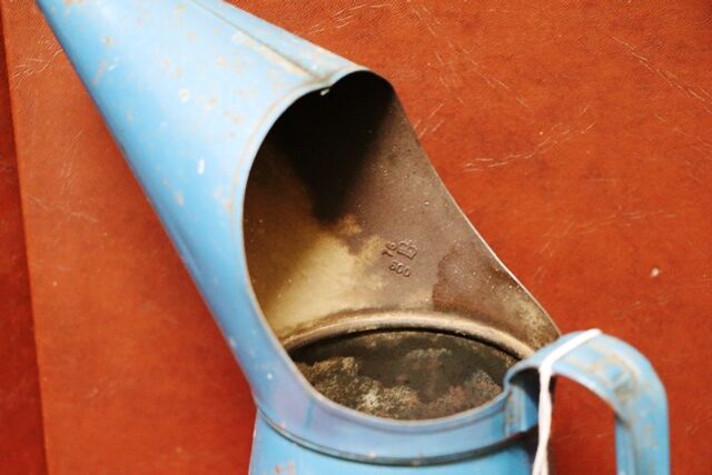 Vintage Duckhams One Quart JugPourer