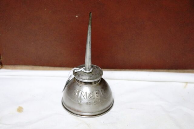 Vintage Embossed Singer Thumb Pump Oiler with 312 Spout
