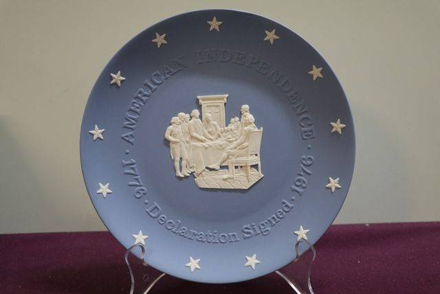 Vintage English Wedgwood 1976 Plate With Original Box 