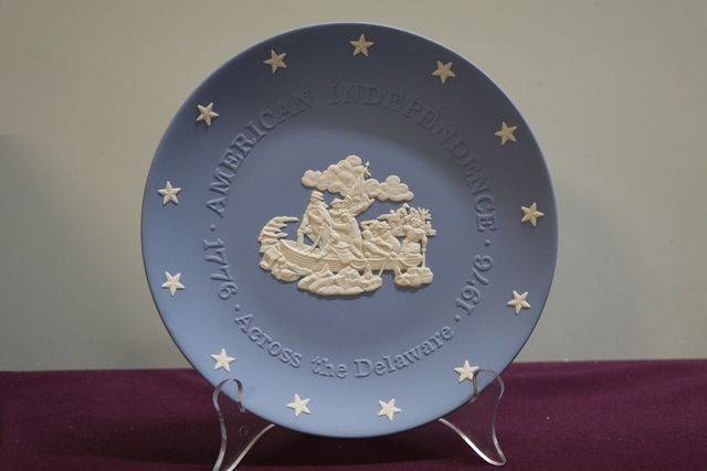Vintage English Wedgwood 1976  Plate With Original Box