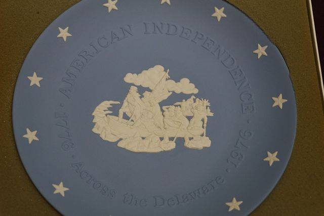 Vintage English Wedgwood 1976  Plate With Original Box