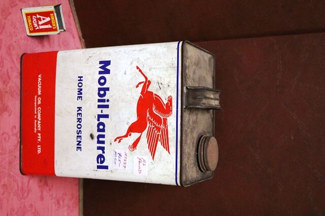 Vintage MobilLaurel Home Kerosene 1 gal Tin
