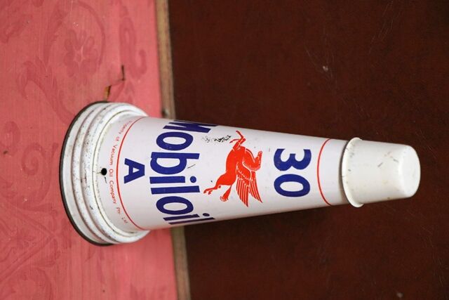 Vintage Mobiloil A 30 Tin Top and Dust Cap