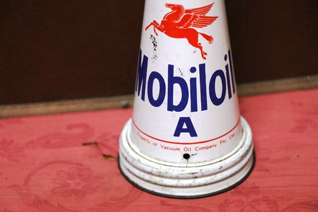 Vintage Mobiloil A 30 Tin Top and Dust Cap