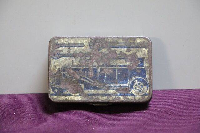 Vintage Outfit Tin 