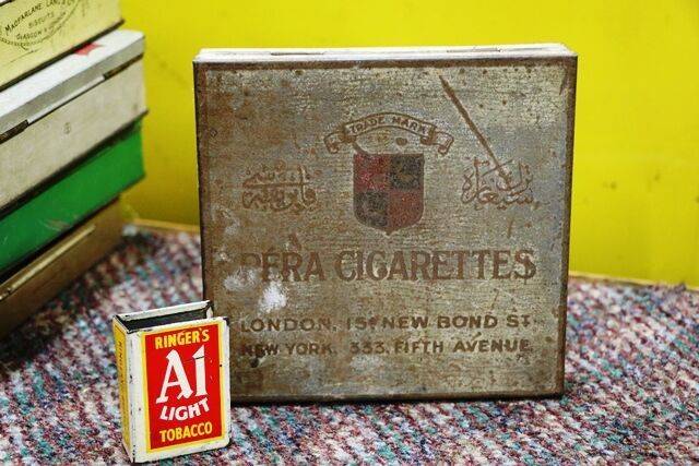 Vintage PERA 100 Cigarettes Tin