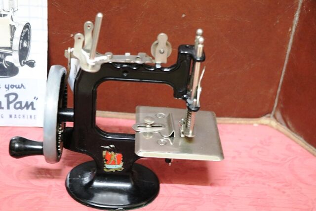 Vintage Peter Pan Model No1 Miniature Sewing Machine 