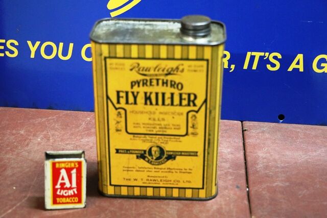 Vintage Rawleighand39s Pyrethro Fly Killer 40 Fluid Oz Tin