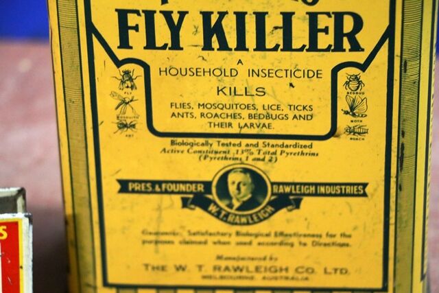 Vintage Rawleighand39s Pyrethro Fly Killer 40 Fluid Oz Tin