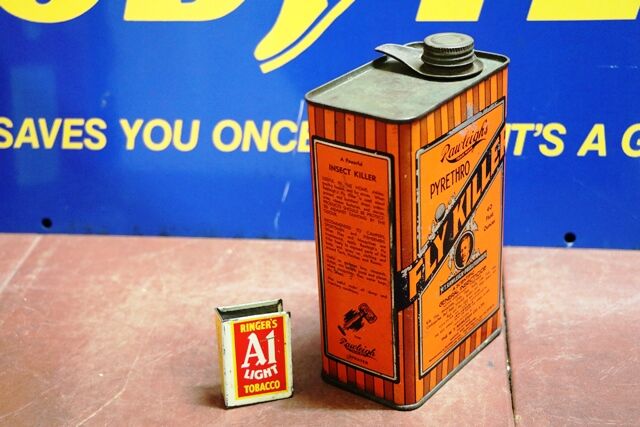 Vintage Rawleighand39s Pyrethro Fly Killer 40 Fluid Oz Tin