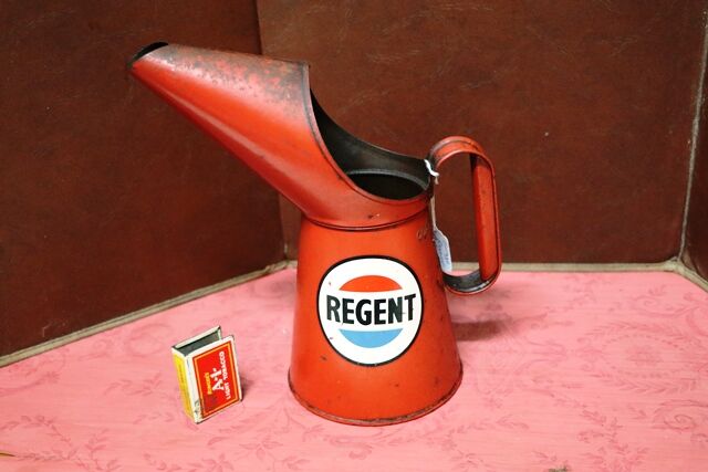 Vintage Regent One Quart Oil Jug Pourer