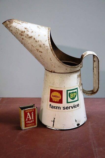 Vintage ShellBP Farm Service One Quart Pourer