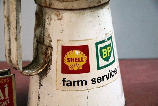 Vintage ShellBP Farm Service One Quart Pourer