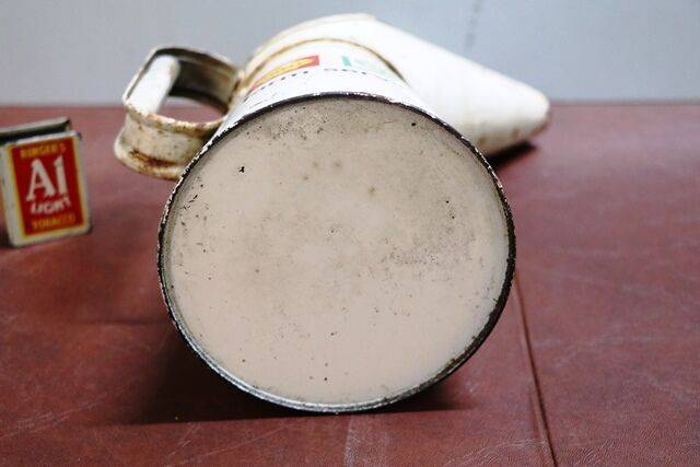 Vintage ShellBP Farm Service One Quart Pourer