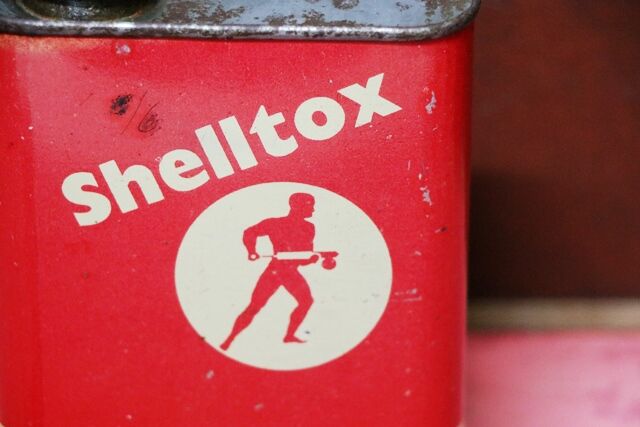 Vintage Shelltox 15 fluid oz Tin