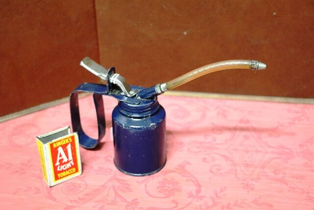 Vintage Small Thumb Pump Oiler