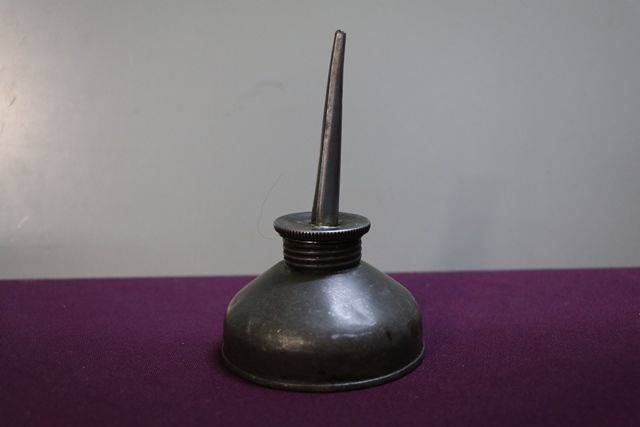 Vintage Thumb Pump Dome Oiler 