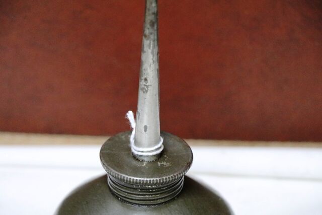 Vintage Thumb Pump Oiler with 312 Spout