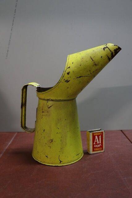 Vintage Unbranded One Quart Pourer 