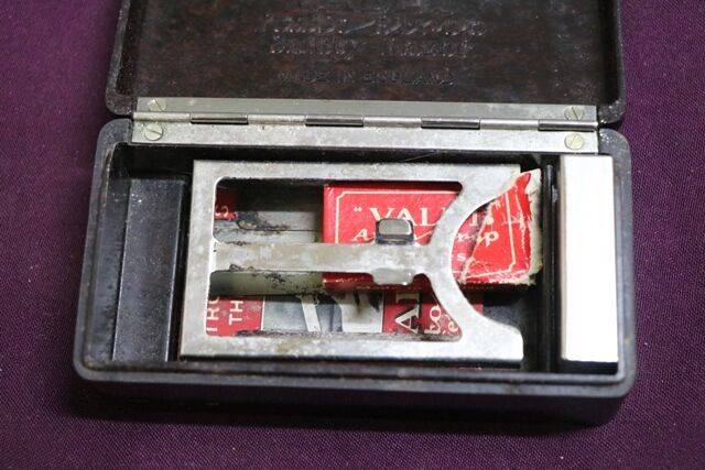 Vintage Valet Bakelite Auto Strop Safety Razor 