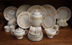 Set of 34 Pieces of Wedgwood Mimosa Bone China 