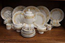 Set of 34 Pieces of Wedgwood Mimosa Bone China 