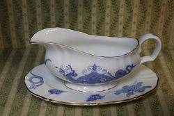 Worcester Blue & White Sauce Boat + Stand #