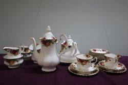 Royal Albert Old Country Roses 25 pieces Bone China Tea + Coffee 