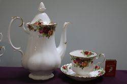 Royal Albert Old Country Roses 25 pieces Bone China Tea + Coffee 