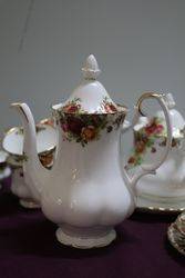 Royal Albert Old Country Roses 25 pieces Bone China Tea + Coffee 