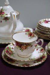 Royal Albert Old Country Roses 25 pieces Bone China Tea + Coffee 