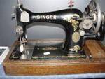 BOXED SINGER SEWING MACHINE ---SEW24