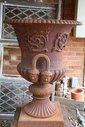 Dorchester Urn + Base In Cast Iron 