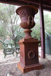 Dorchester Urn + Base In Cast Iron 