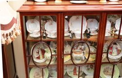 Antique Mahogany Single Door Mahogany Display Cabinet