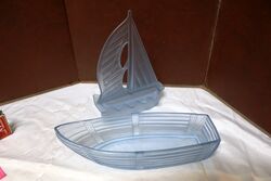 ART DECO PRESSED GLASS YACHTBOAT BY CARLSHUTE  