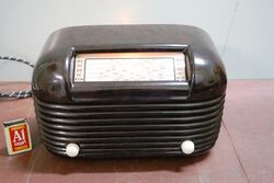 Original Vintage Small Australian Bakelite Radio. #