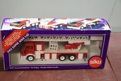 SIKU Super Serie 153 Mercedes Benz Fire Ladder